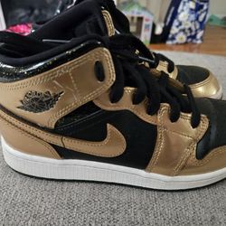 Youth Size 4 Jordan's Gold And Black