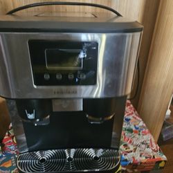 ❄️ Frigidaire Countertop Ice Maker – Works Great
$20