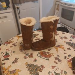 Ugg Childrens BOOTS Size 4 Slightly Worn