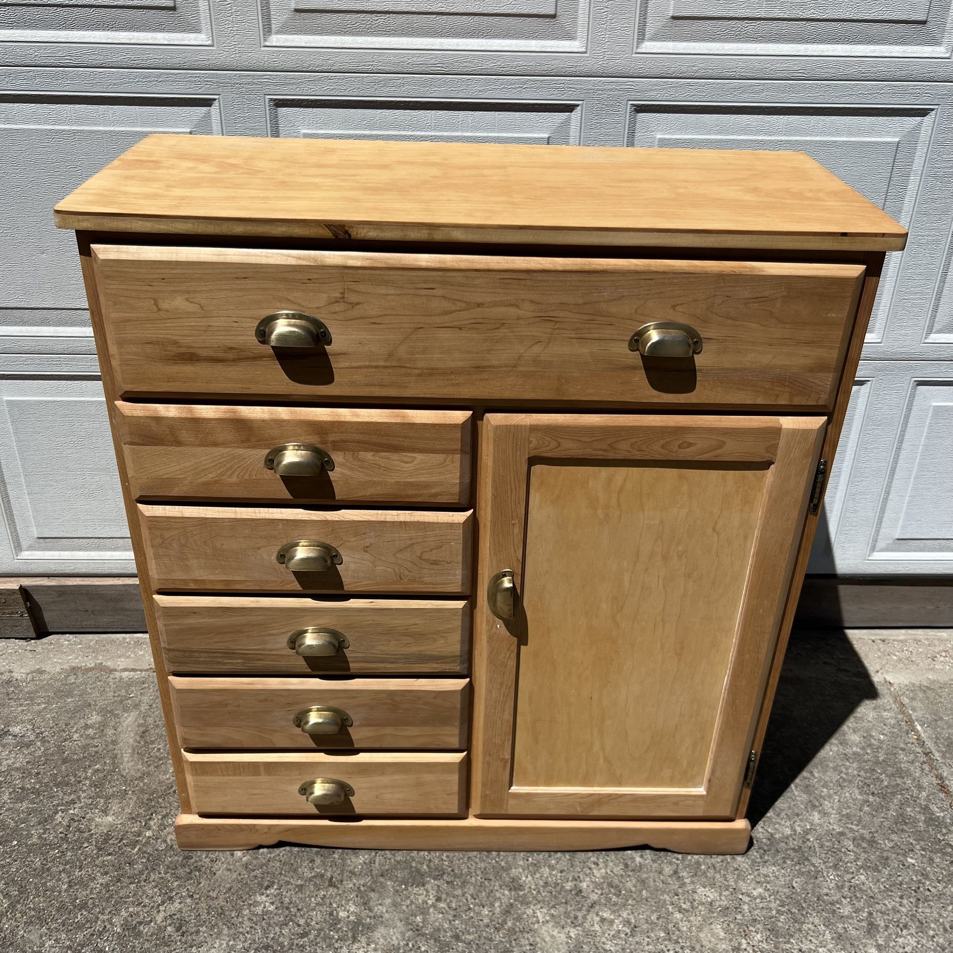 Adorable Maple Dresser With 6 Drawers And Storage Cubby