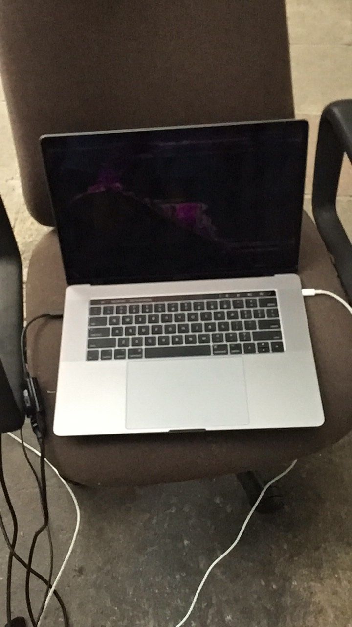 for Parts or replace Screen MacBook Pro 15” touchbar i7 Processor 256gb SSD 16gb ram Good battery no iCloud ( MacBook only no Monitor or charger )