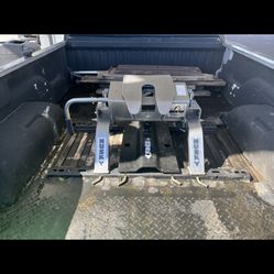 HUSKY 5TH WHEEL & GOOSENECK 