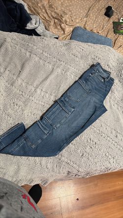 American Eagle Women’s Cargo Jeans  Size 6 Light Wash Denim
