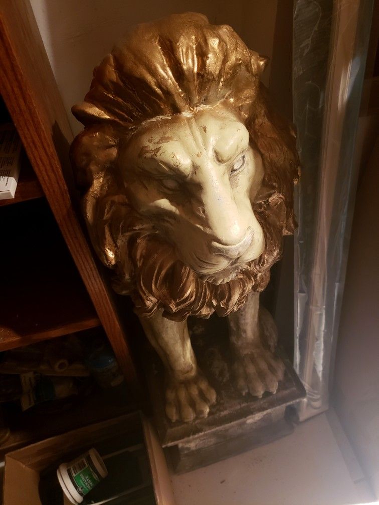 White LION Statue (Fiberglass / Resin) Very STRONG Material