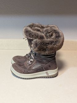 Santana Canada winter boots.....$100 cash only