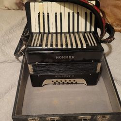 Hohner Student II  Accordion