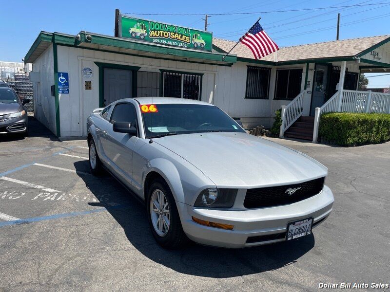 2006 Ford Mustang V6 Standard