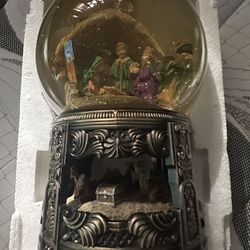 vintage snow globe