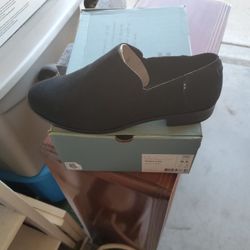 New Women's Size 8.5 Toms