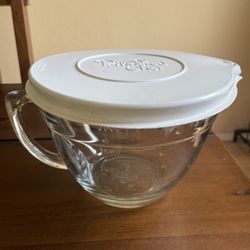 Used Pampered Chef 8 Cup Glass Measuring/ Mixing Bowl 