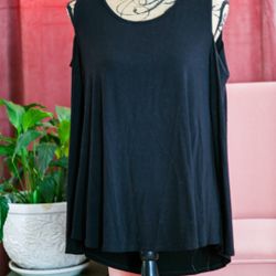 ELLE Black Cold Shoulder Long Sleeve Knit Top - Size L