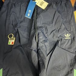 Adidas Italy Track pants Brand New! Size L