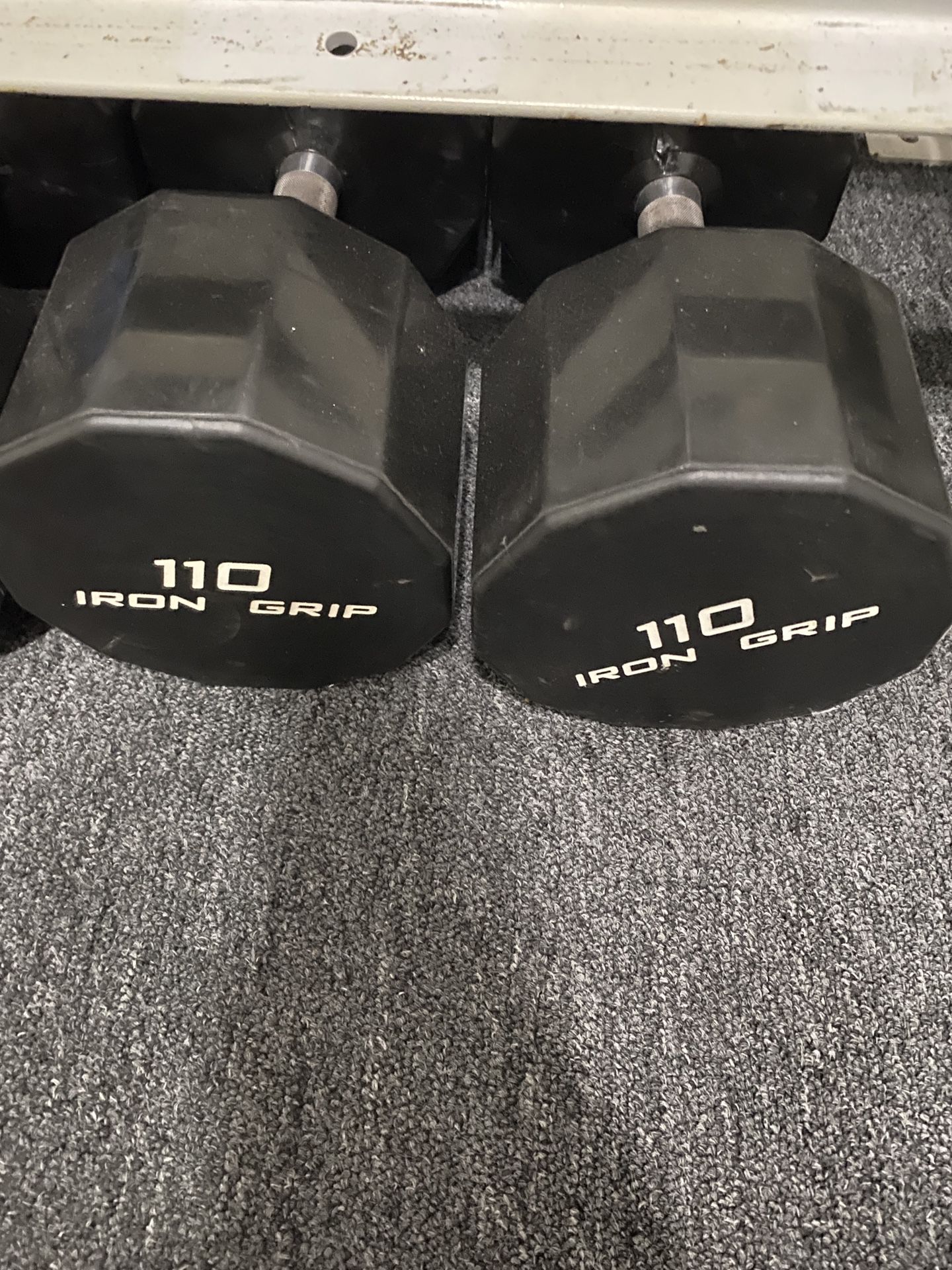110 Iron Grip Dumbells for Sale in Miami, FL - OfferUp