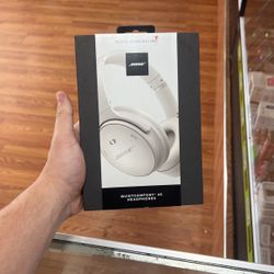Bose QuietComfort 45 Headphones Noise Cancelling Over-Ear Wireless Bluetooth Earphones, White Smoke Brand New 