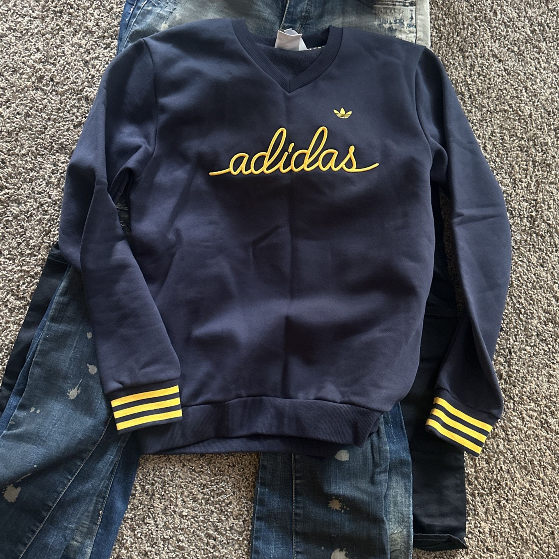 Adidas V-Neck crewneck