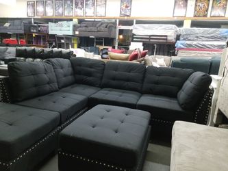 Black Sectional With Ottoman 699