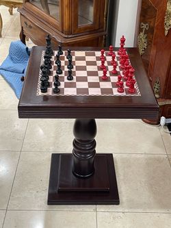 Beautiful Dark Mahogany  Wood Chess Board Game Table comes with Red and Black Chess Pieces🌷