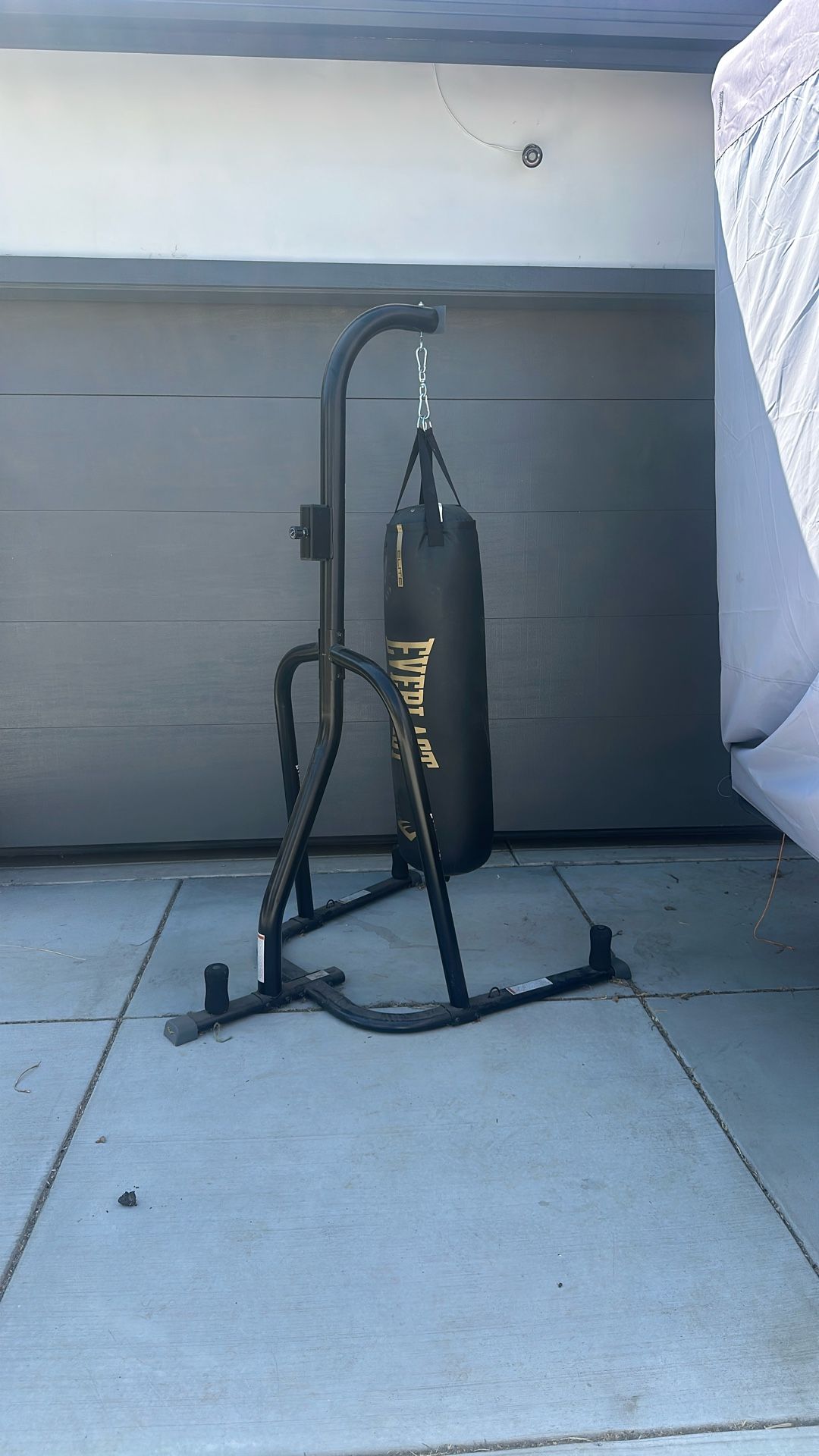 Everlast Elite Punching Bag
