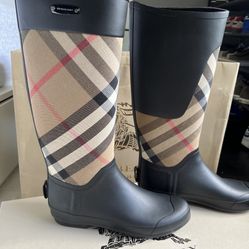 Women’s Authentic Burberry Rainboots 