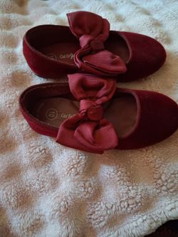 Red bow shoes
