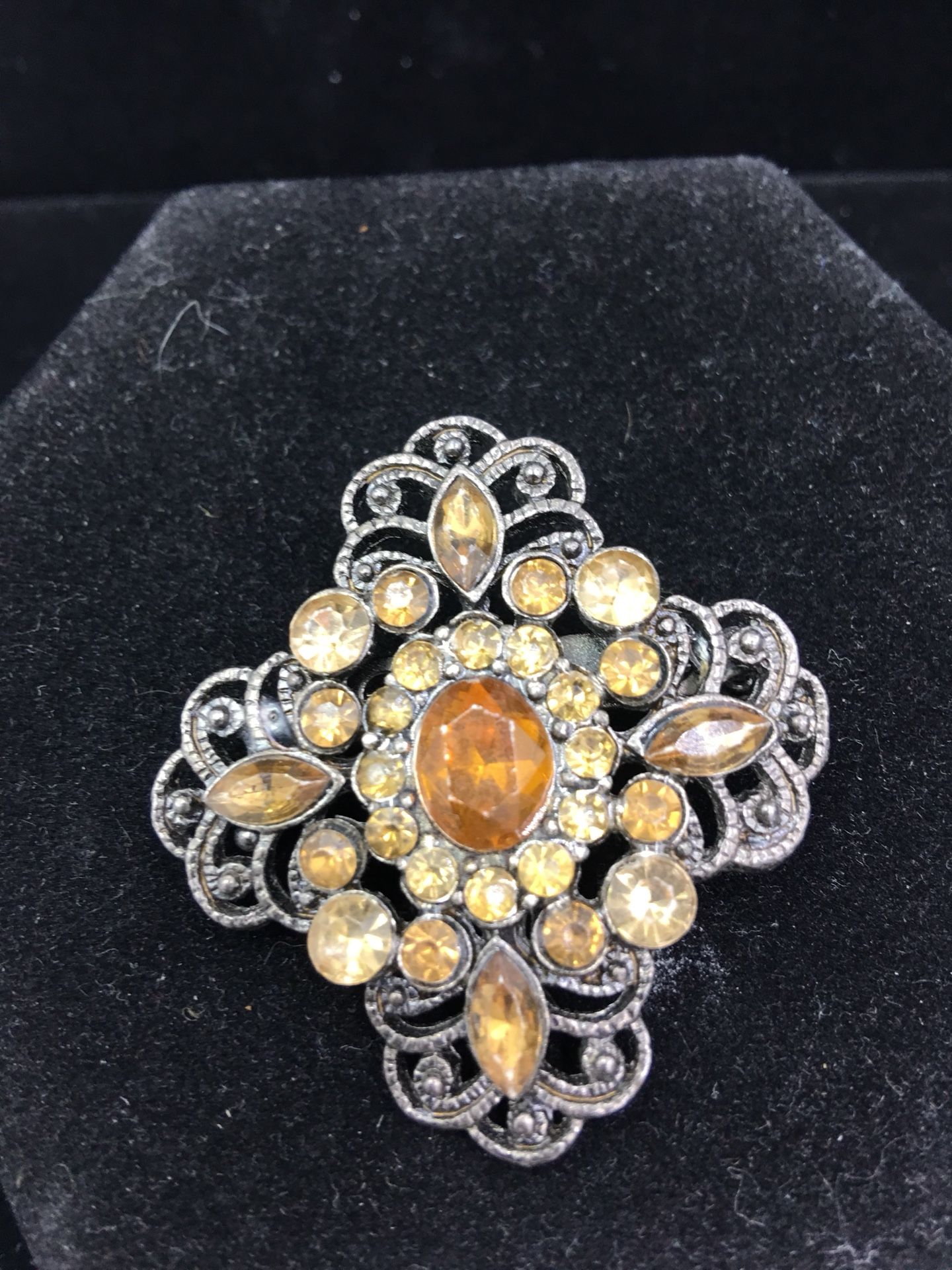 Silver toned retro brooch with topaz rhinestone