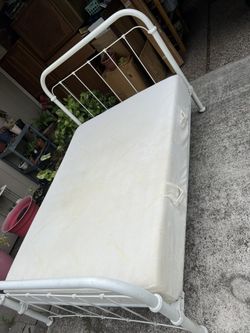 Full Size Tempurepedic Mattress 