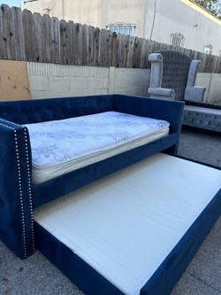 Beautiful 2 Twin Bed Frame With Mattress 