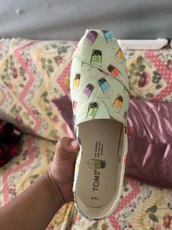 Toms limited edition Matcha Boba Tea Print Classics New in box size 6