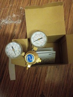 Oxygen Gas Regulator with Dual Gauges