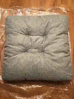 19” x 19” gray woven foam dog bed