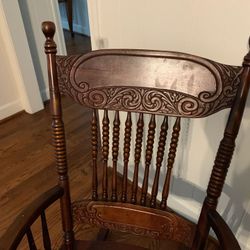 ANTIQUE ROCKING CHAIR