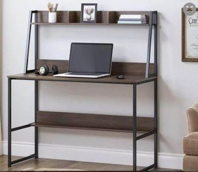 NEW - Stunning Desk With Hutch
