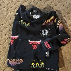 Hollister x NBA Team Logos Oversized Graphic Hoodie Mens Small Black Sweatshirt