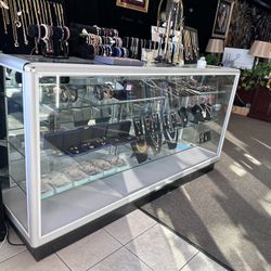 Modern Display Shop Case