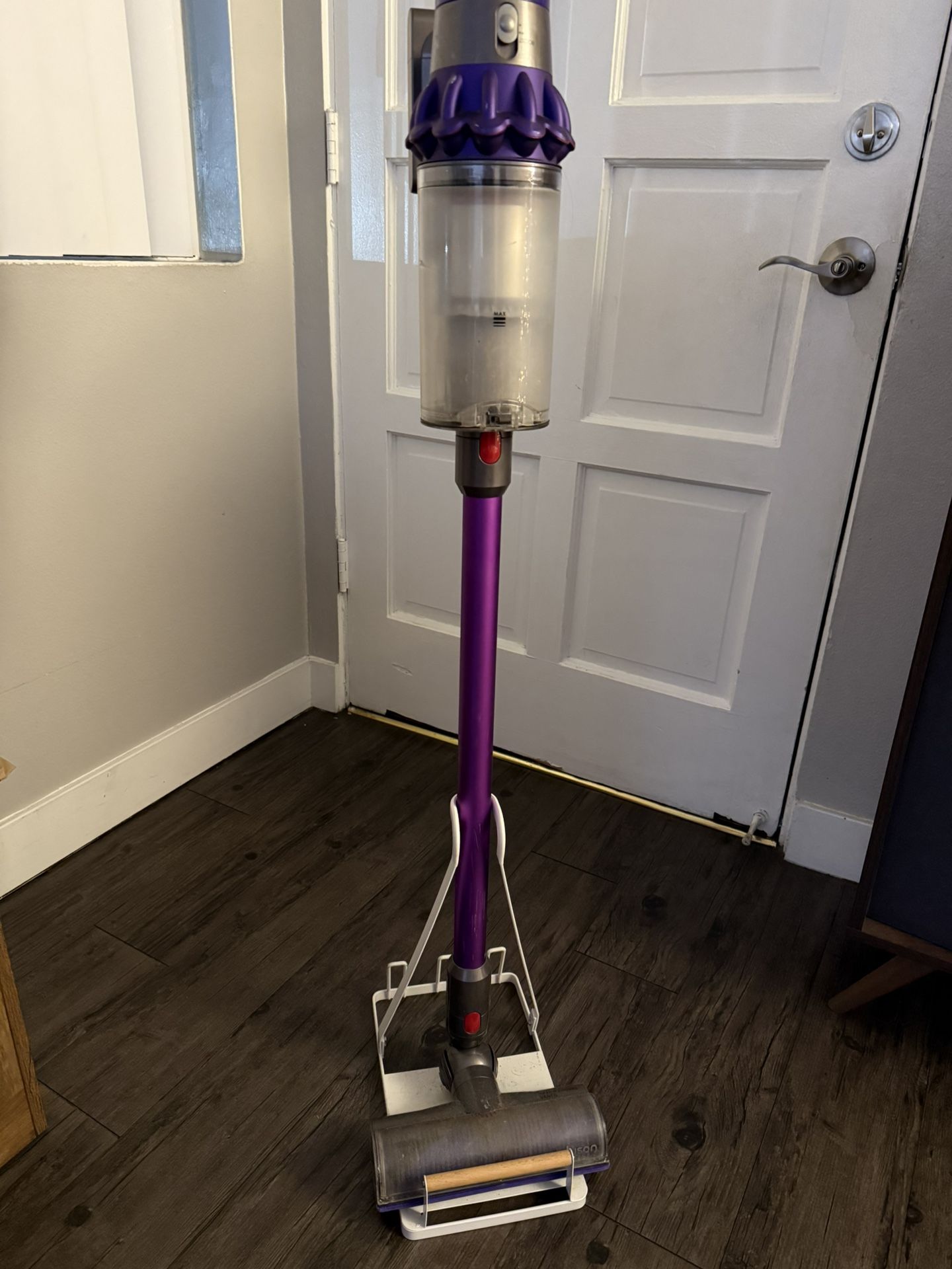 Dyson V8 Cordless Stick Vacuum