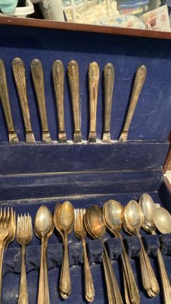 Roger’s original silver extra plated with wooden box and drawer 58 pieces