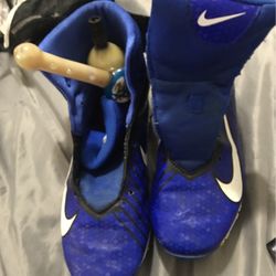 Nike Strik Fb cleats Size 6y