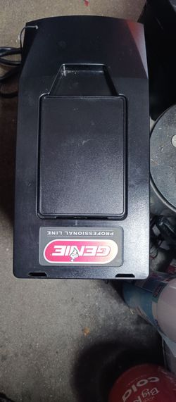 GENIE WALL MOUNT GARAGE OPENER