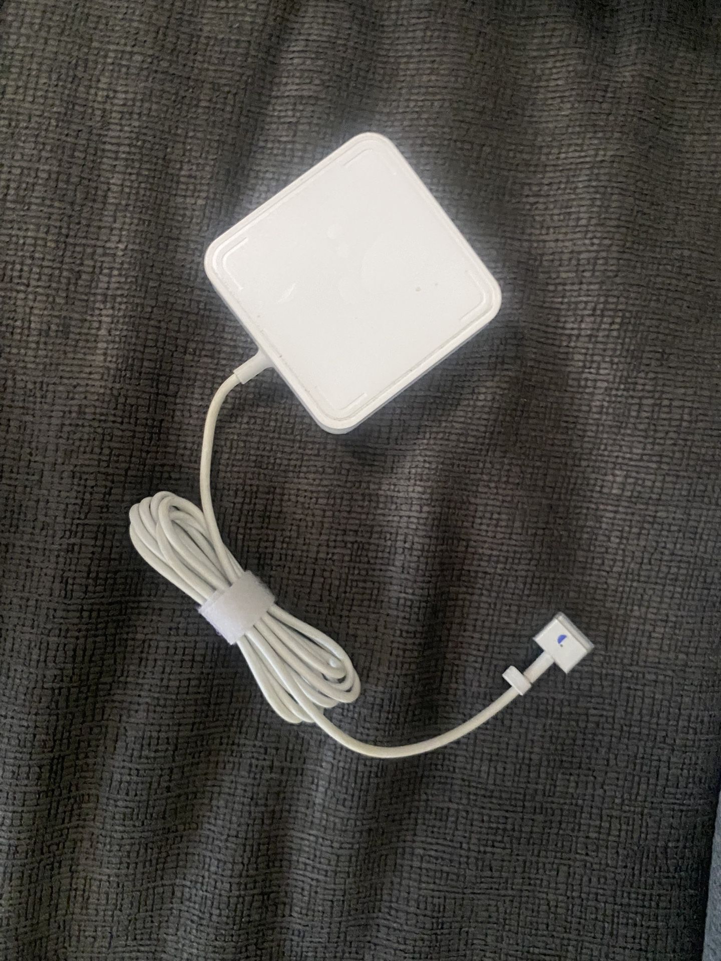 No Brand Name, Cable, White.