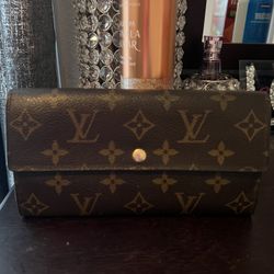 LV Wallet (authentic)