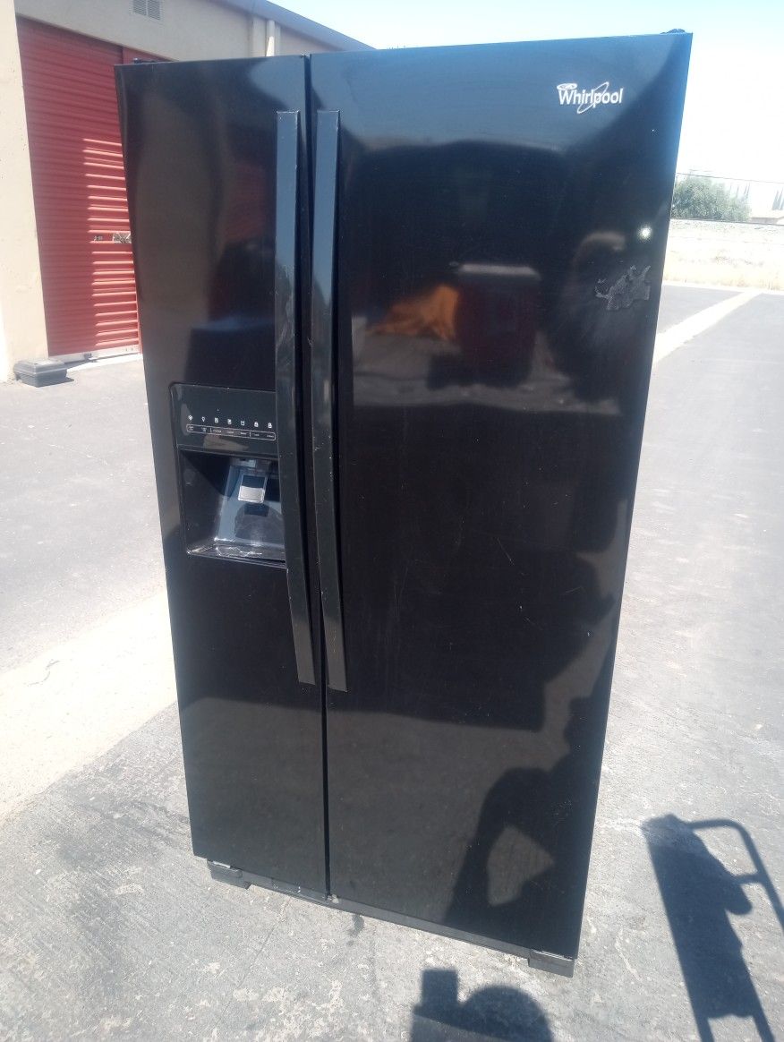 Whirlpool REFRIGERATOR; Can Deliver Merced Local Area