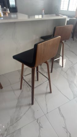 BAR STOOLS NEED GONE. FIRST TO PICK THEM UP GETS ALL 3 for 30