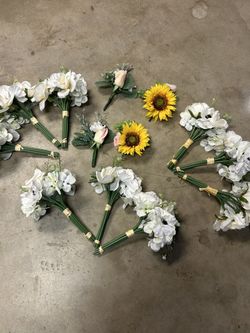 Wedding Decor - Boutonnières - Bridesmaids Bouquets 