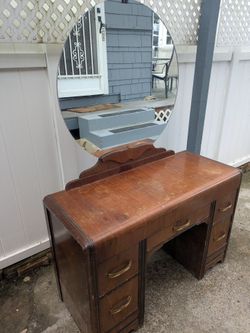 Mirror dresser vanity