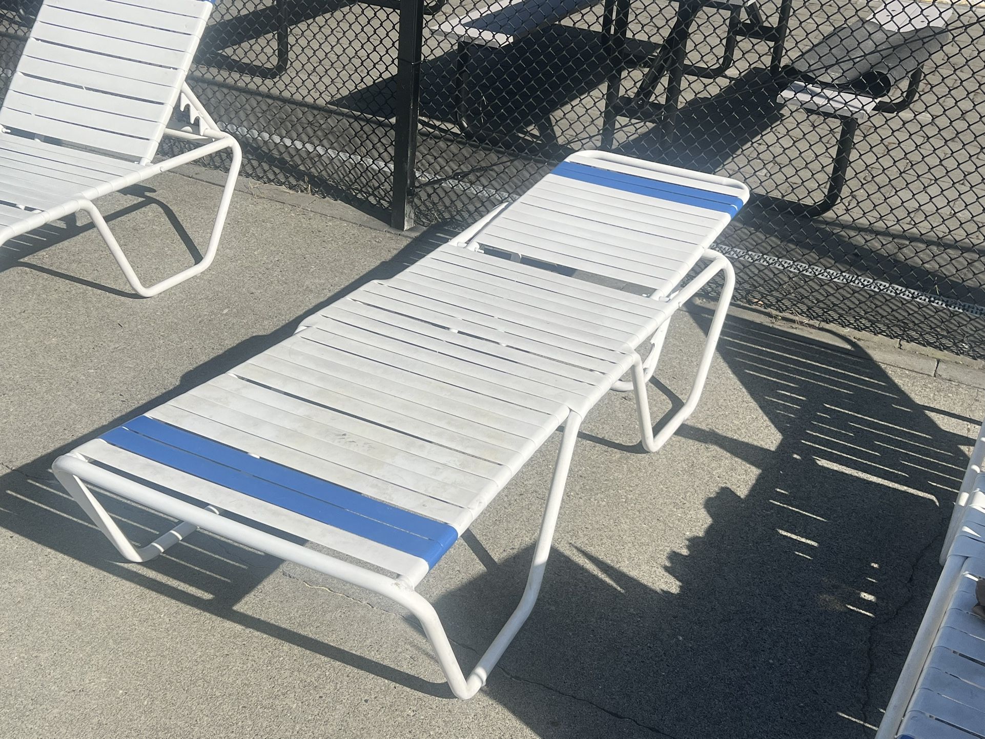 Pool Chaise Lounge Chairs