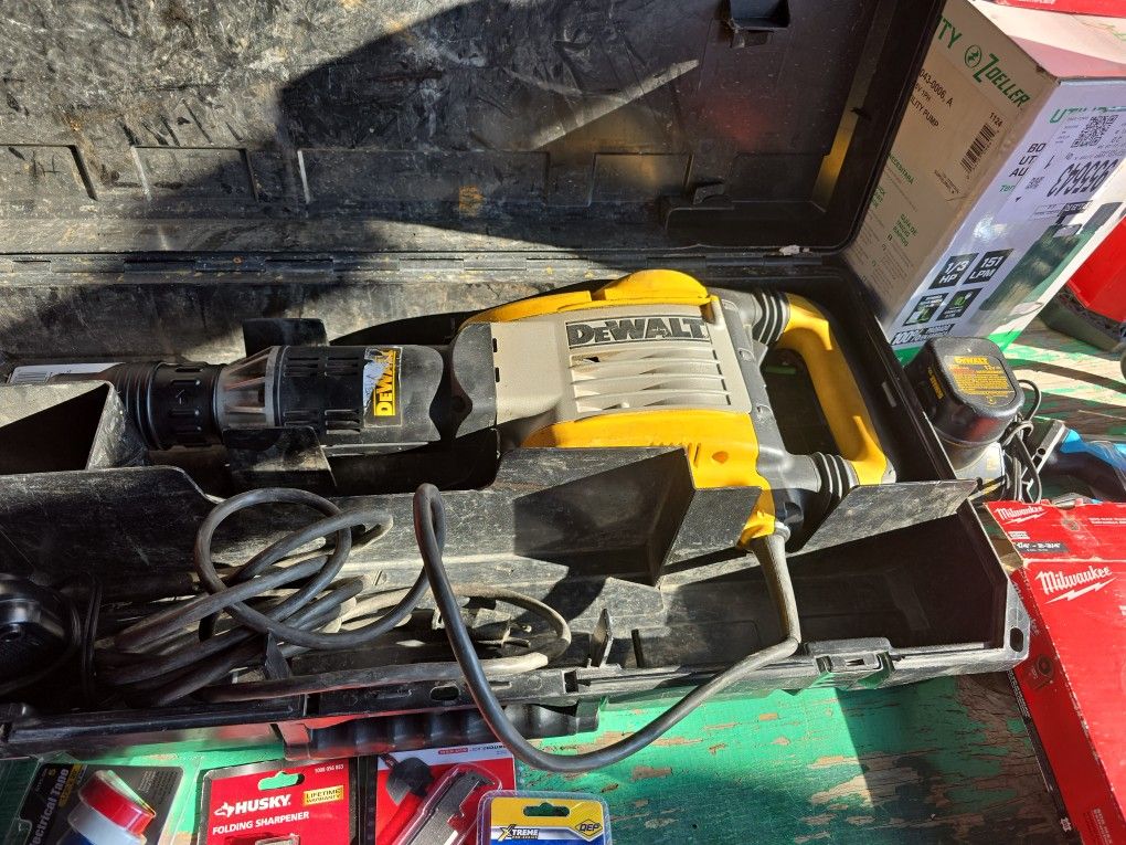D e w a l t hammer drill