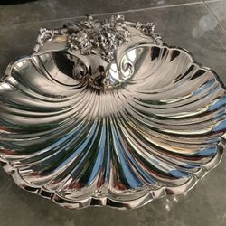 REED & BARTON SILVER PLATED CLAM SHELL DISH FOOTED