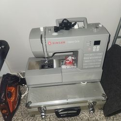 HEAVY DUTY SINGER SEWING MACHINE 