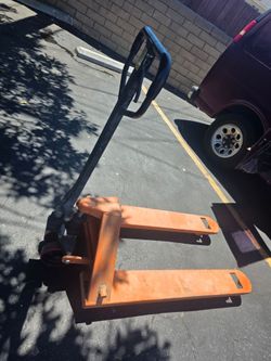 Clean Pallet jack 5500lbs