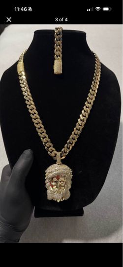 Gold Cuban Link Chain with Jesus Piece Pendant